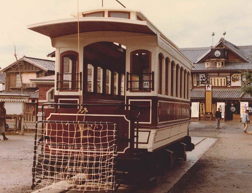 메이지 거리에 2대째 「친친 전철」 등장