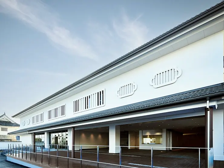 정면 출입구 입 사진